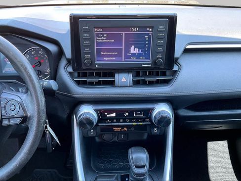 Used 2020 Toyota RAV4 LE AWD/4WD image 7