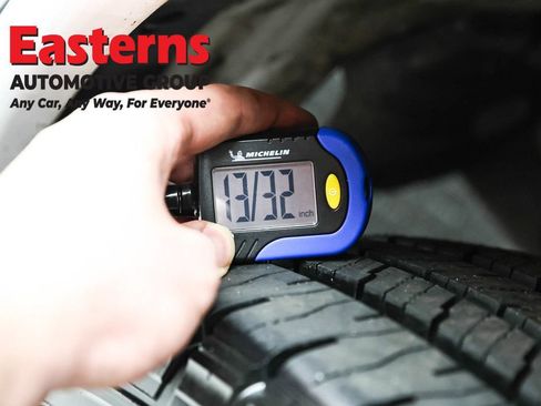 Used 2021 Chevrolet Express 3500 w/ Driver Convenience Package RWD image 25