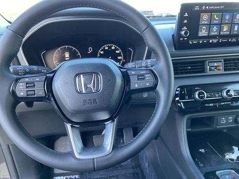 Used 2025 Honda Pilot EX-L image 32