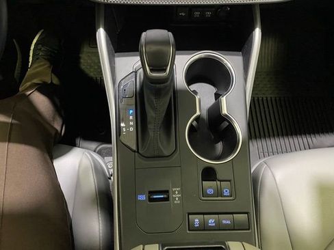 Used 2021 Toyota Highlander XLE image 24