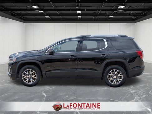Used 2023 GMC Acadia SLE w/ Driver Convenience Package image 2