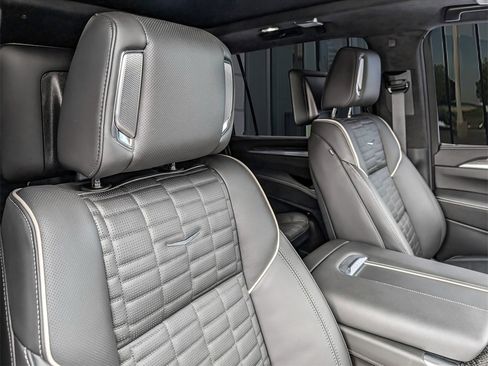 Certified 2025 Cadillac Escalade ESV V image 21