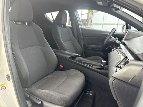 Used 2018 Toyota C-HR XLE image 13