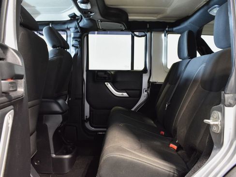 Used 2015 Jeep Wrangler Unlimited Rubicon w/ Dual Top Group image 26