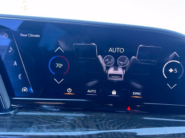 Used 2023 Cadillac Escalade Premium Luxury AWD/4WD image 38