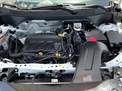 Used 2025 Chevrolet Trax ACTIV FWD image 29