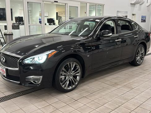 Used 2019 INFINITI Q70 Luxe image 9