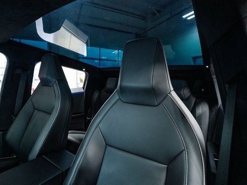 Used 2024 Tesla Cybertruck AWD Crew Cab image 31