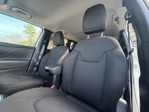 Used 2019 Jeep Renegade Altitude w/ Quick Order Package 2XM image 25