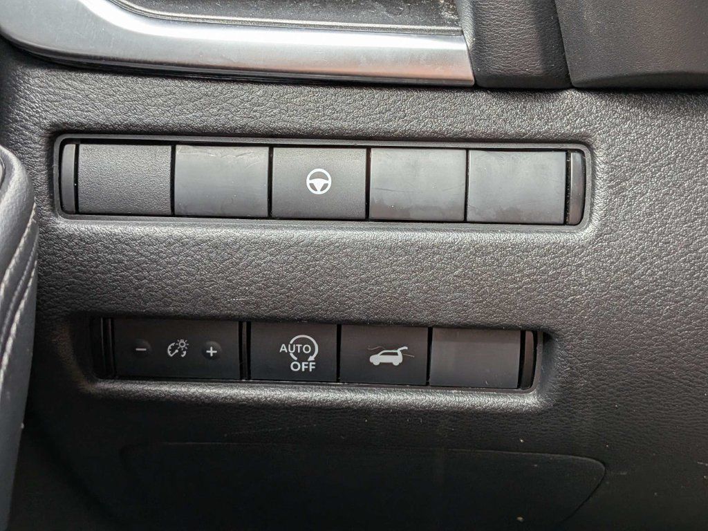 Used 2025 Nissan Rogue SV AWD/4WD image 27