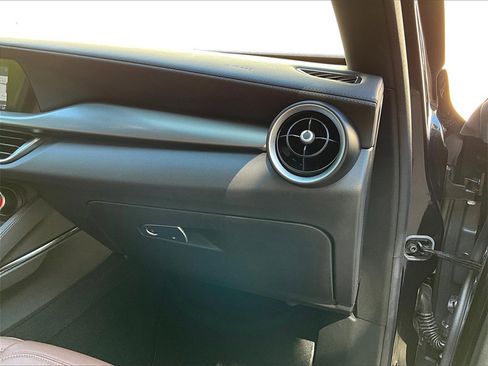 Used 2024 Alfa Romeo Stelvio Ti image 19