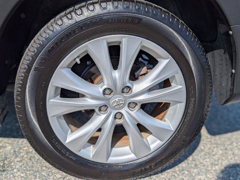 Used 2013 Toyota RAV4 Limited AWD/4WD image 3