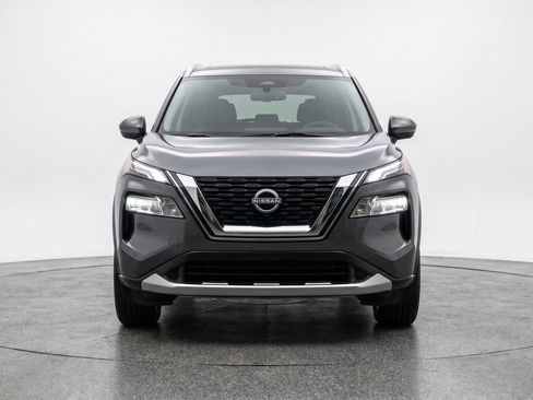 Used 2025 Nissan Rogue SV FWD image 2