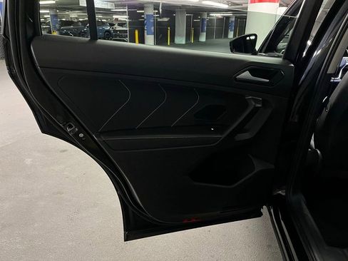 Used 2023 Volkswagen Tiguan SE w/ Panoramic Sunroof Package image 20