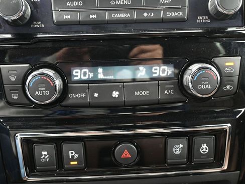 Used 2020 Nissan Titan Platinum Reserve image 28