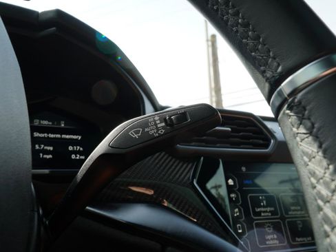 Used 2022 Lamborghini Urus image 31