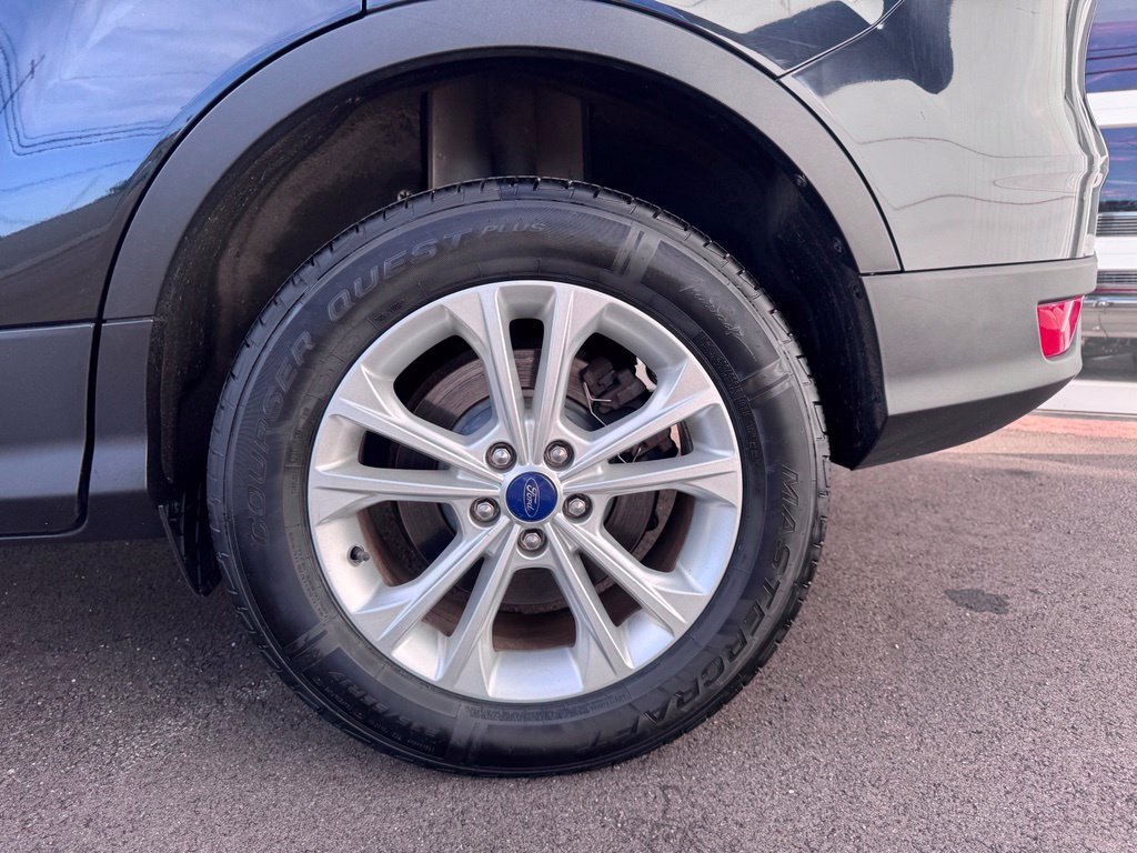 Used 2018 Ford Escape SE w/ SE Sync 3 Package AWD/4WD image 25