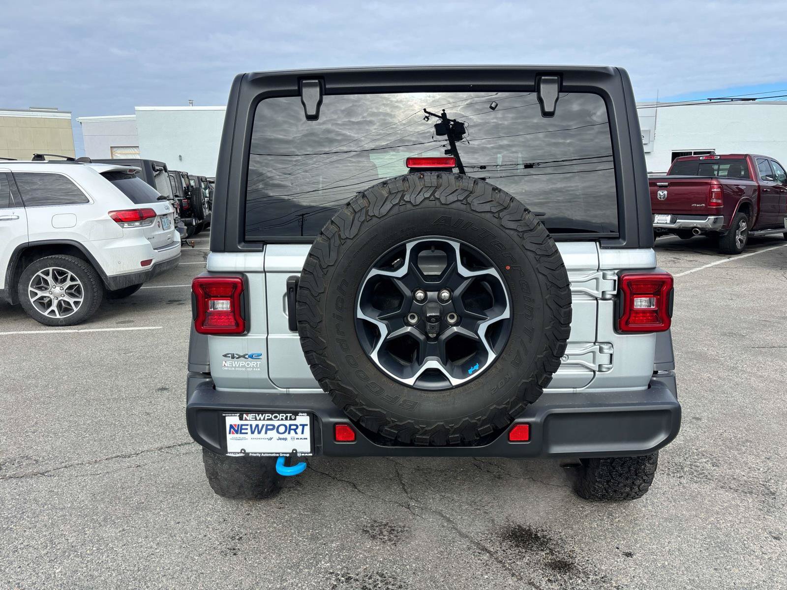 Used 2023 Jeep Wrangler Unlimited Rubicon 4xe w/ Cold Weather Group AWD/4WD image 4