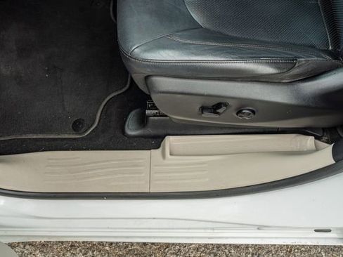 Used 2019 Chrysler Pacifica Touring-L image 18