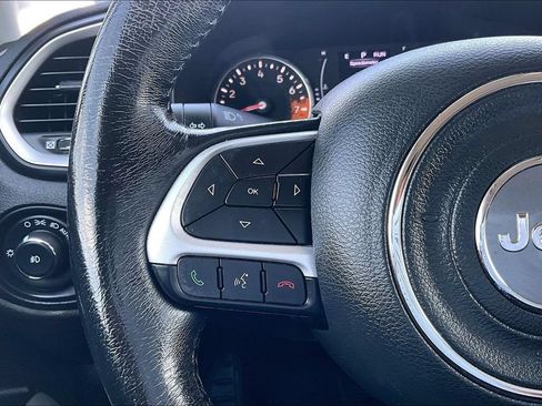 Used 2018 Jeep Renegade Latitude w/ Cold Weather Group AWD/4WD image 16