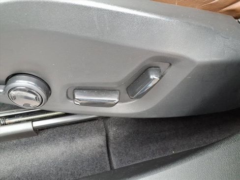 Certified 2023 Volvo XC60 B5 Ultimate w/ Climate Package image 18