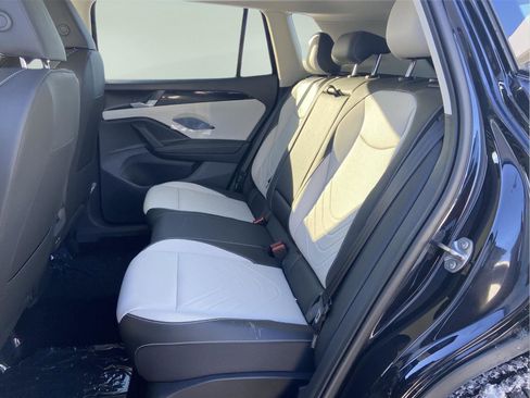 New 2026 Volkswagen Tiguan SE image 7