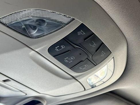 Used 2024 Chrysler Pacifica Limited FWD image 33