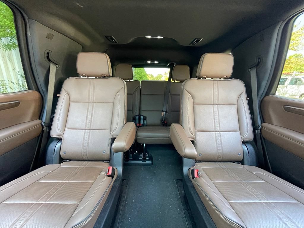 Used 2025 Chevrolet Tahoe High Country AWD/4WD image 32