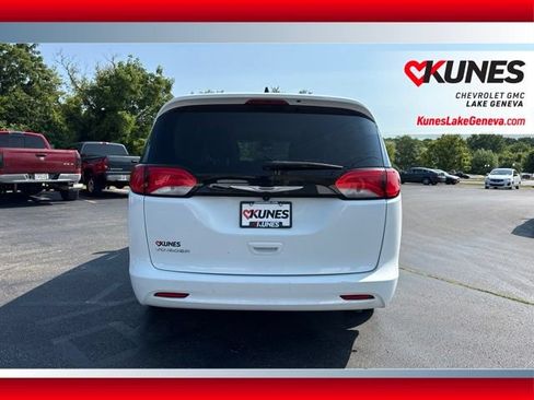 Used 2023 Chrysler Voyager LX FWD image 7