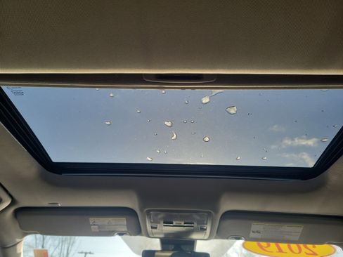 Used 2019 Toyota Highlander XLE image 16