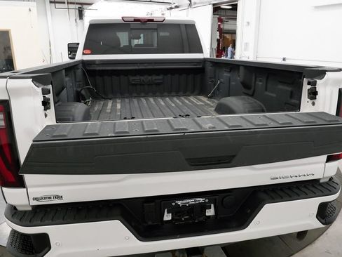 Used 2025 GMC Sierra 3500 Denali w/ Denali Reserve Package AWD/4WD image 42
