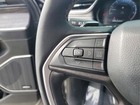 Certified 2024 Jeep Grand Cherokee Limited w/ Black Appearance Package image 23