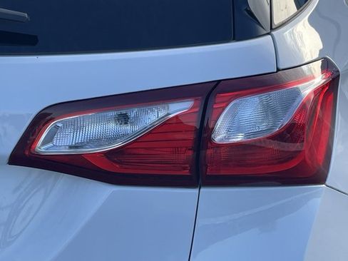 Used 2018 Chevrolet Equinox LT image 19