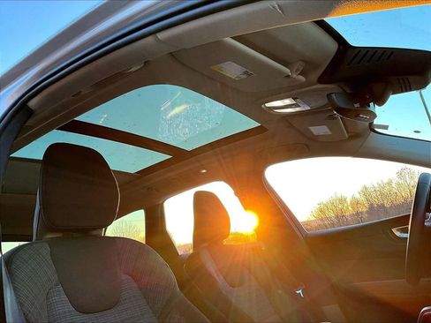 Used 2022 Volvo XC60 B5 Momentum image 18