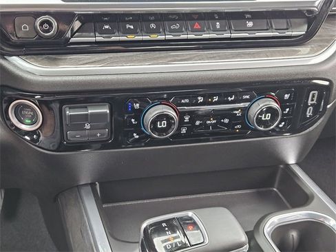 Used 2025 Chevrolet Silverado 1500 LTZ image 19