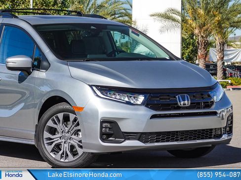 New 2026 Honda Odyssey Touring image 2