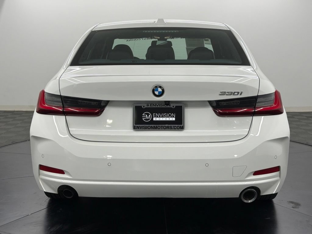 Used 2025 BMW 330i Sedan w/ Parking Assistance Package RWD image 11