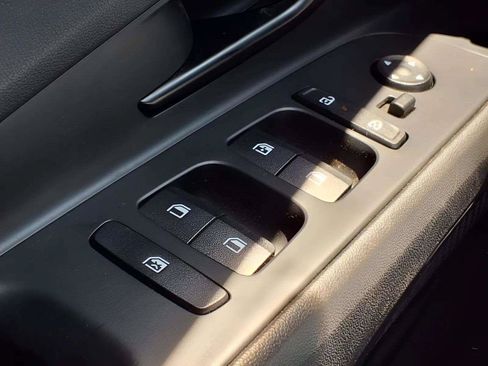 Certified 2025 Hyundai Elantra Sport FWD image 18