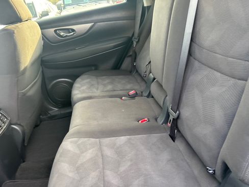 Used 2016 Nissan Rogue SV w/ SV Premium Package image 13