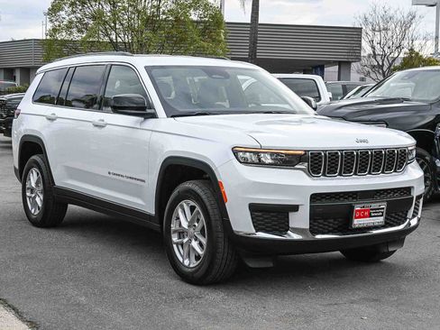 New 2025 Jeep Grand Cherokee L Laredo image 3