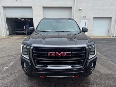 Used 2023 GMC Yukon AT4 w/ AT4 Premium Package AWD/4WD image 8