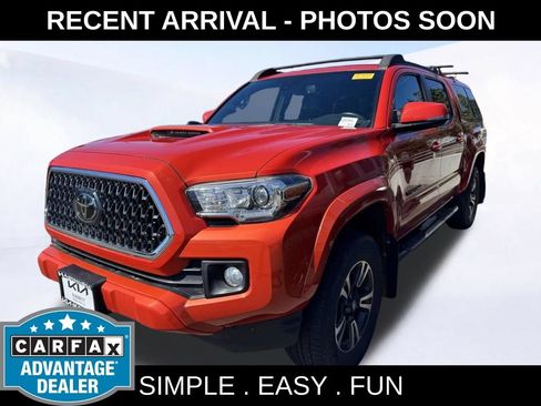 Used 2018 Toyota Tacoma TRD Sport w/ Technology Package AWD/4WD image 1