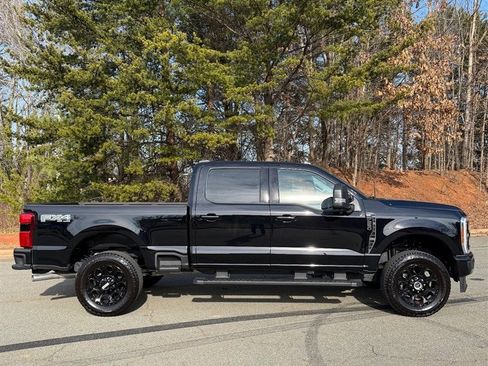 Used 2025 Ford F250 XLT w/ Black Appearance Package image 9