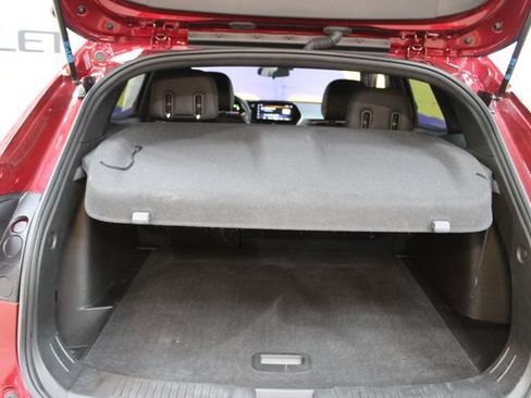 Used 2024 Chevrolet Trax RS w/ Sunroof Package FWD image 14