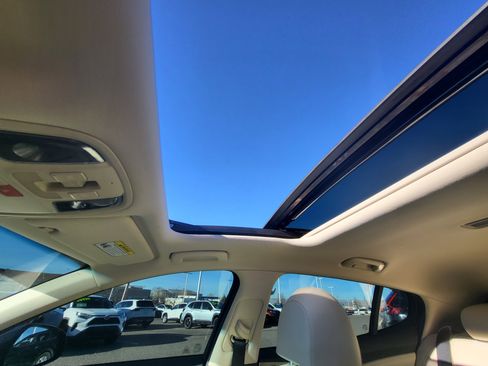 Used 2023 Kia Stinger GT2 image 34