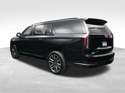Used 2023 Cadillac Escalade ESV Sport AWD/4WD image 3