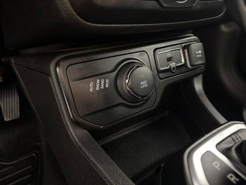 Used 2021 Jeep Renegade Latitude w/ Convenience Group AWD/4WD image 17