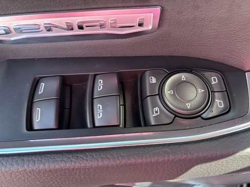 Used 2025 GMC Sierra 1500 Denali AWD/4WD image 16