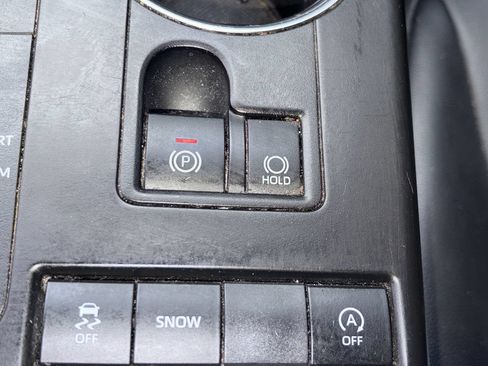 Used 2022 Toyota Highlander XLE FWD image 8