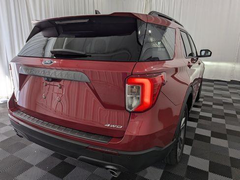 Used 2022 Ford Explorer XLT w/ Equipment Group 202A AWD/4WD image 8